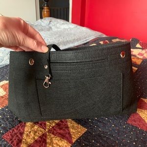 Like-new felt handbag organizer, black